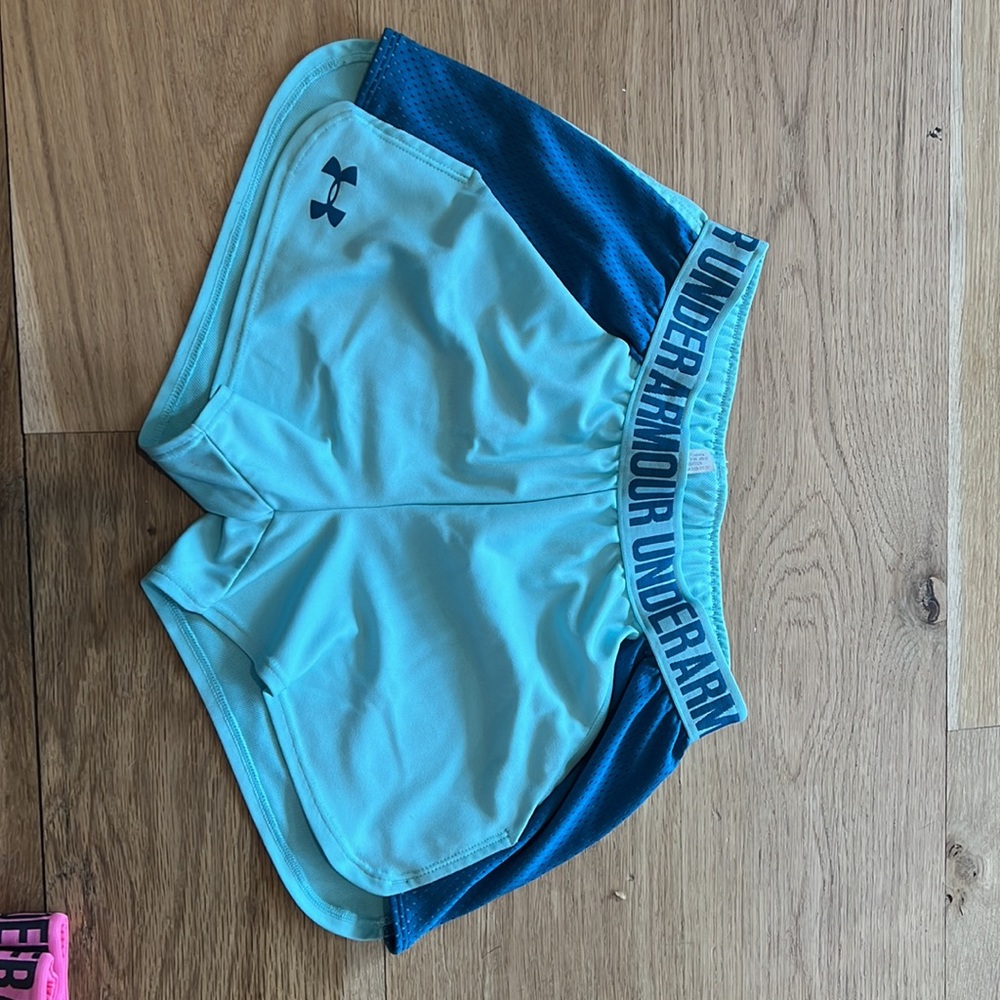 Bundle of 4 Under Armour Workout Shorts - Picture 2 of 5